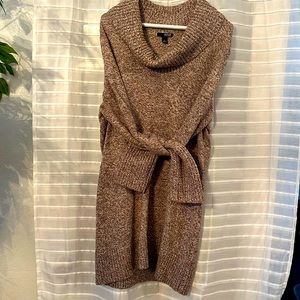 Woman long waist sweater